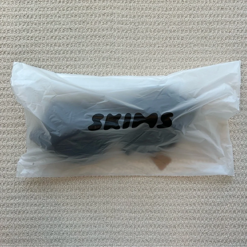SKIMS Smoothing Intimates Full Coverage Onyx Bra 38H - Picture 2 of 7